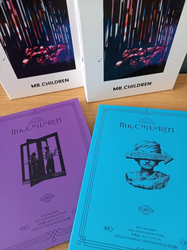 Mr.Children】半世紀へのエントランス DVDとBlu-rayではパッケージの色 